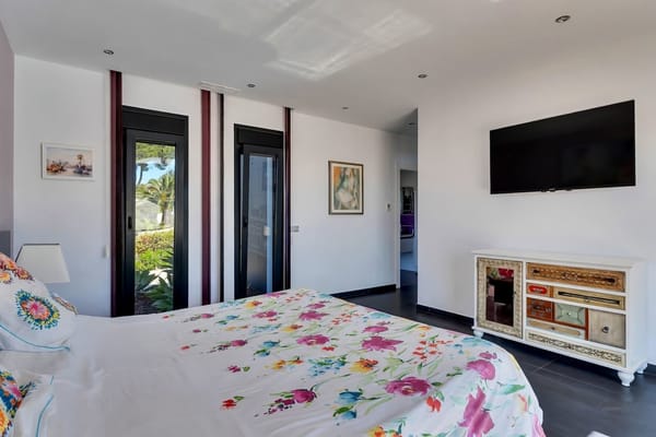 Exclusiva villa moderna con impresionantes vistas abiertas en una demandada zona de Jávea - Foto 30