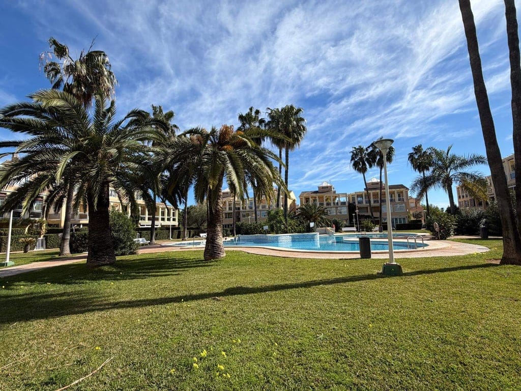 Ground floor with private garden for sale with 2 bedrooms in Playa de les Marines, Denia. - Foto 4
