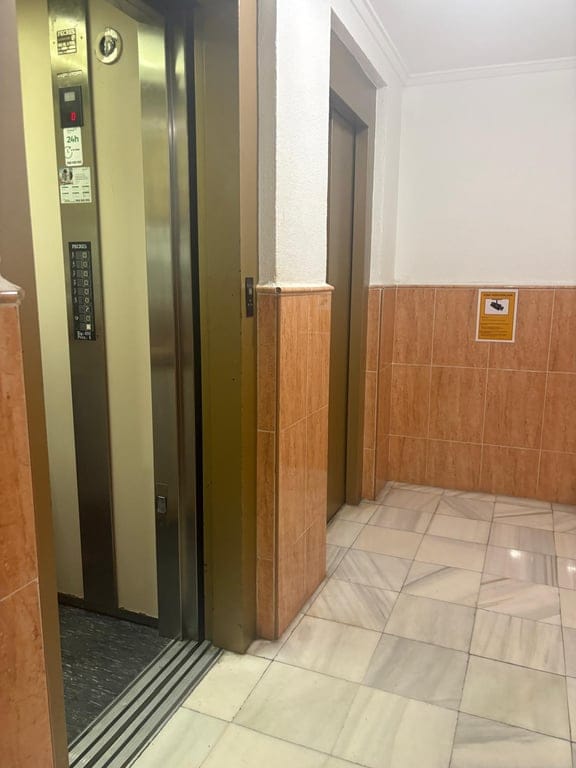 Apartamento en venta de 2 dormitorios en Torrevieja, Alicante. - Foto 6