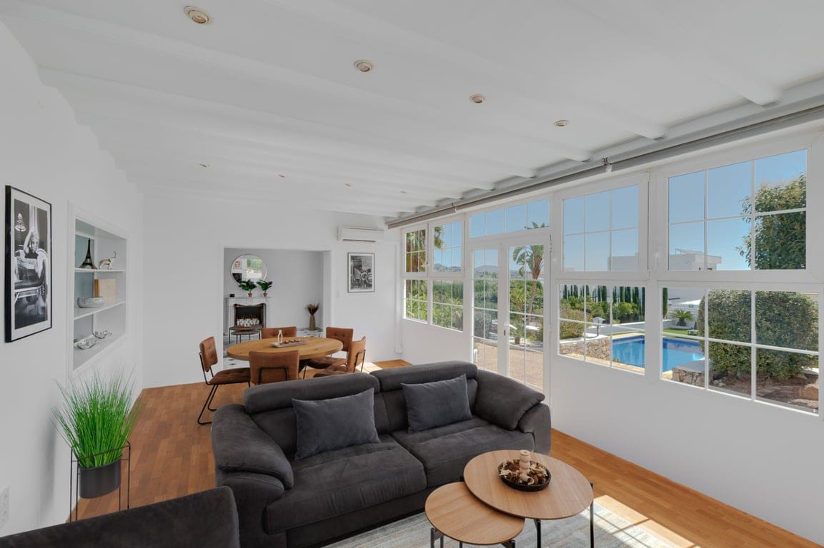 Rare Estate in Calpe: Renovated Luxury Villa + Guest House on a Massive 2,100 m² Plot! - Foto 12