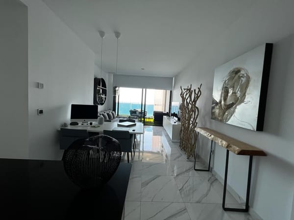 LUJO EN BENIDORM: Apartamento 9ª Planta, 2 Dorm, 2 Baños con Vistas Panorámicas al Mar - Foto 2