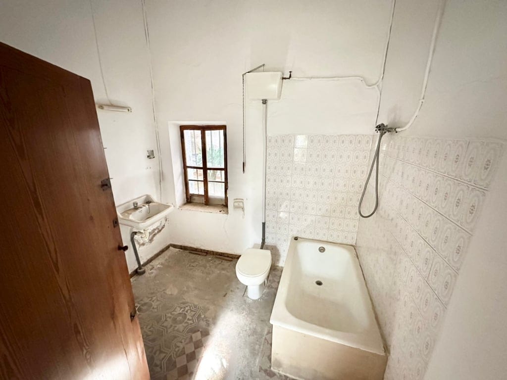 Einfamilienhaus mit über 100 Jahren Geschichte im Altstadtkern von Pego. - Foto 11