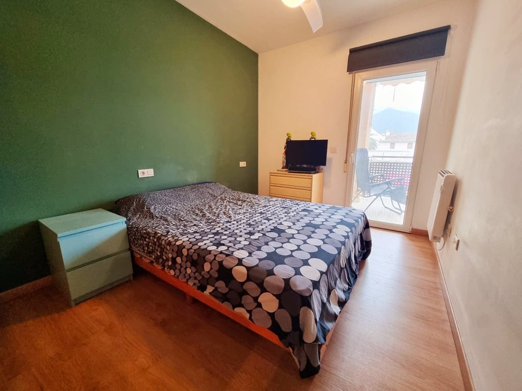 Bright apartment with 3 bedrooms and south-facing terrace in Jalon - Foto 3