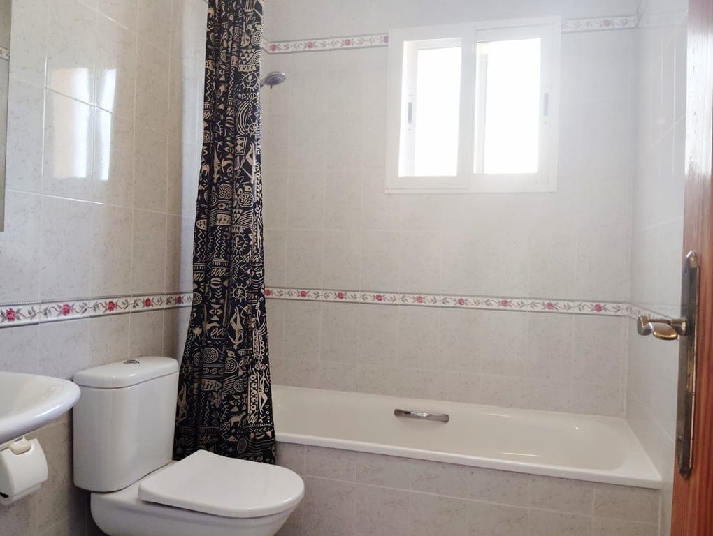 Villa for sale with 4 bedrooms and a pool in Calpe, with sea views. - Foto 11