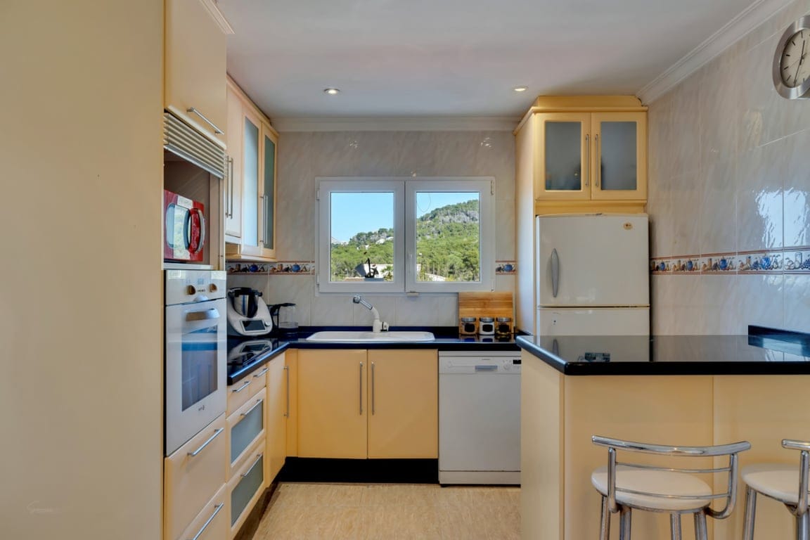 Villa in einer außergewöhnlichen ruhigen Lage, mit weitem Blick und großem Potenzial. - Foto 21