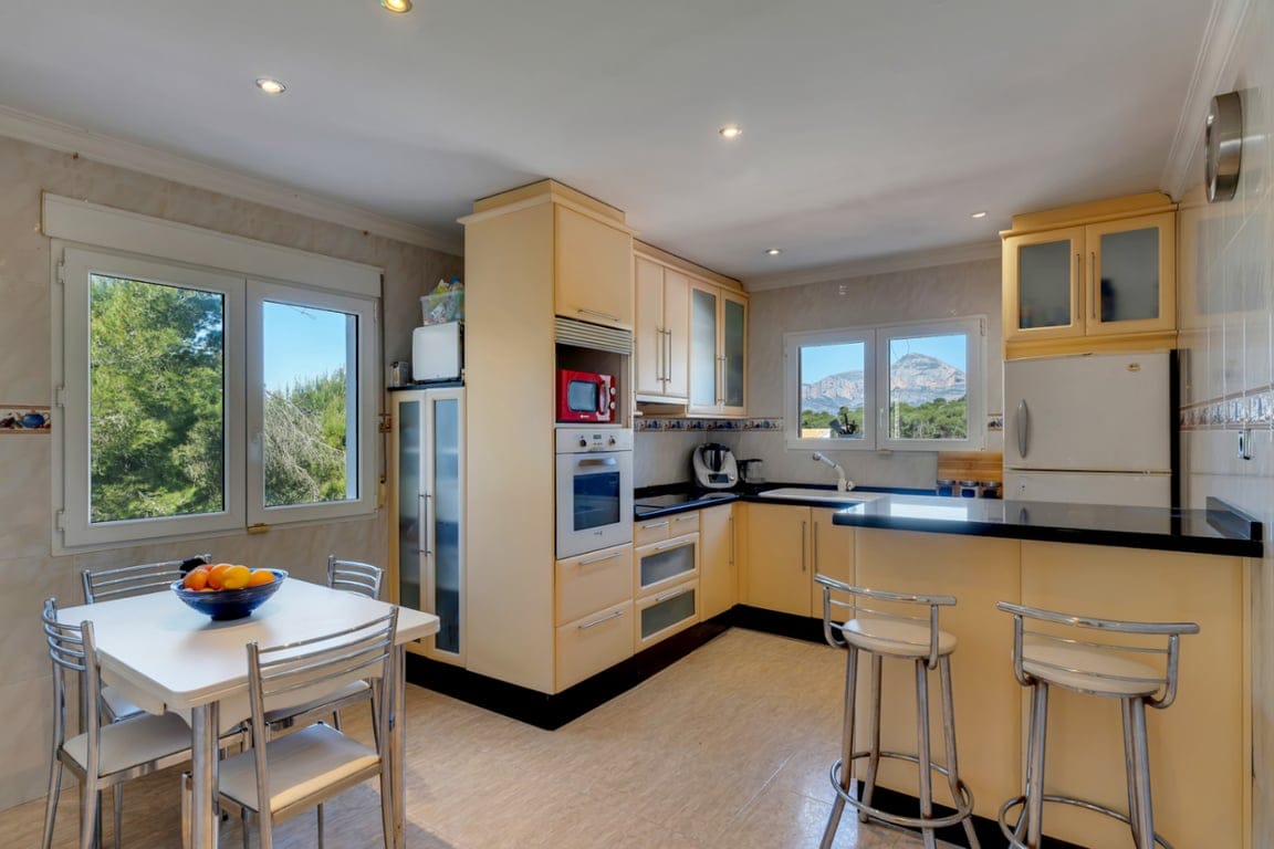 Villa in einer außergewöhnlichen ruhigen Lage, mit weitem Blick und großem Potenzial. - Foto 20