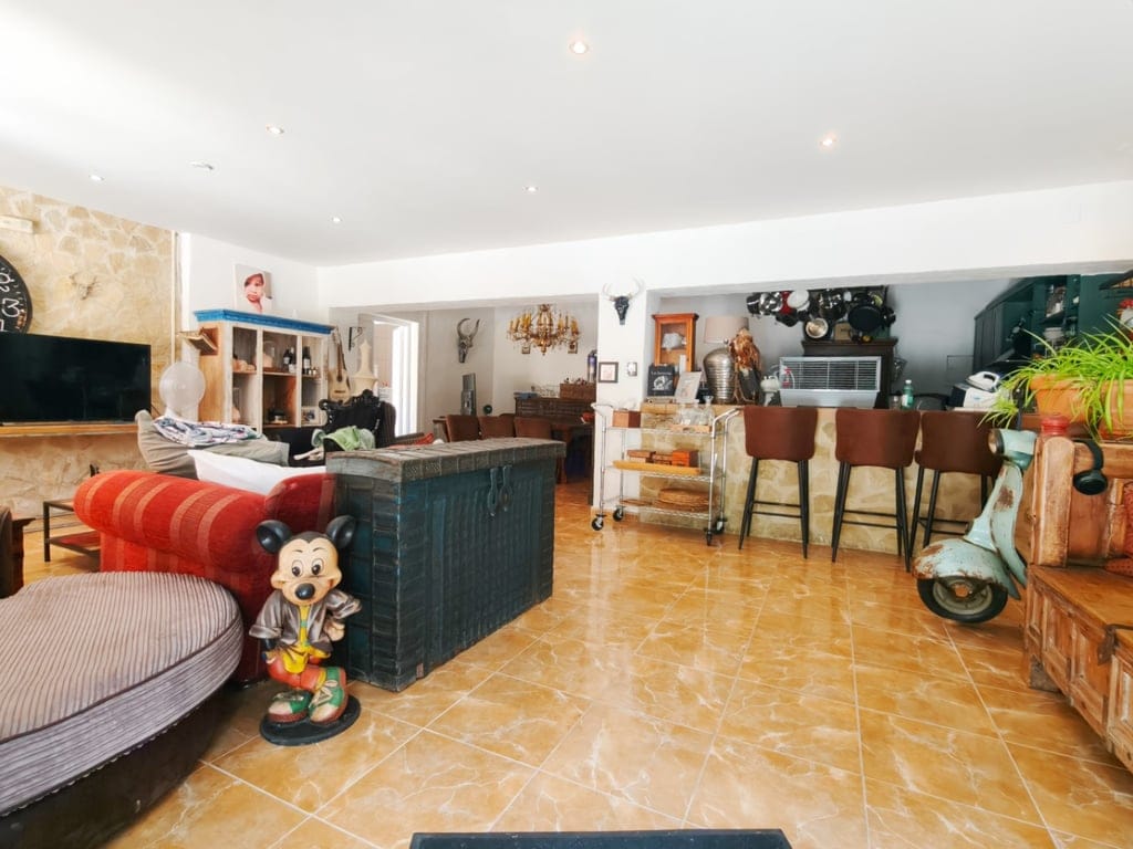 Farm in Castell de Castells for sale with 5 bedrooms, pool, and large land. - Foto 4