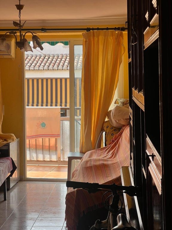 Apartament z widokiem na morze w porcie w Jávea – Możliwość inwestycji z przyszłą windą Cena: 269 000 €