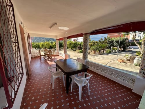Finca rústica y urbana en Pego