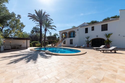 Elegante Chalet en la Prestigiosa Urbanización La Lluca, Jávea
