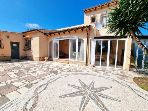 Casa independiente en parcela de 400 m² en ubicación privilegiada de Els Poblets
