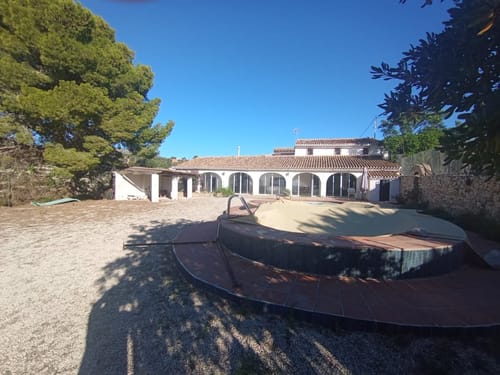 Se vende  finca antigua en Benissa