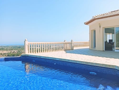 Wonderful villa with panoramic sea views and the entire coastline of the Costa Blanca.